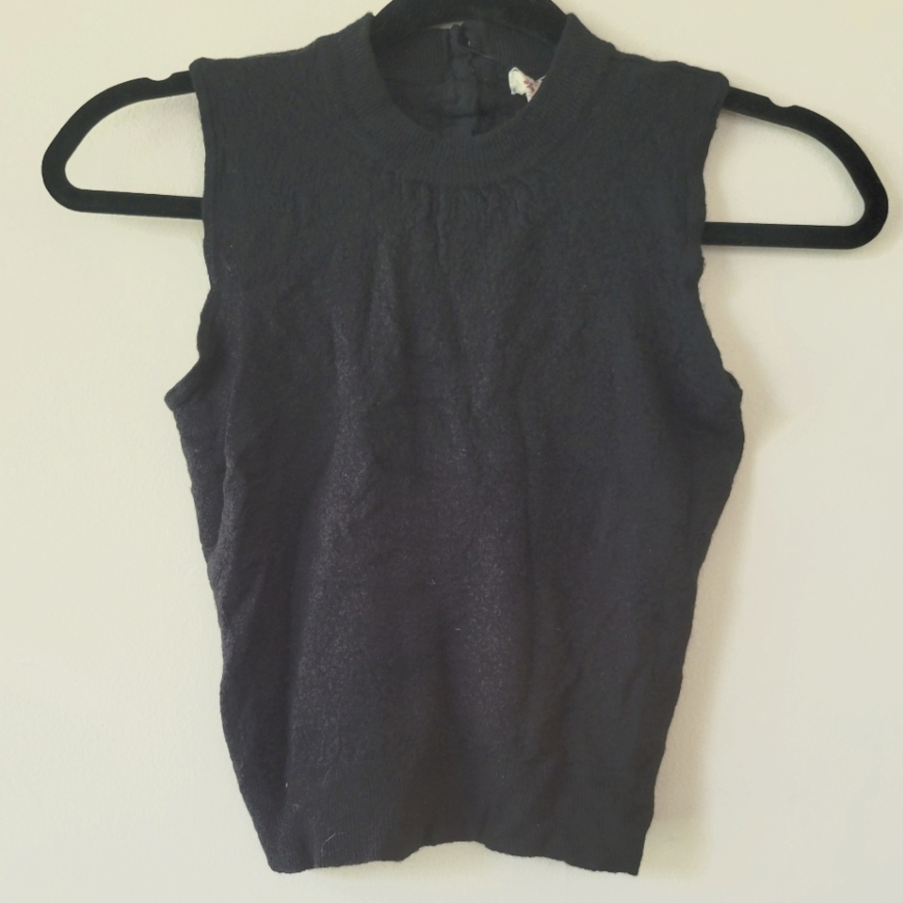 Sleeveless High Neck Top XL